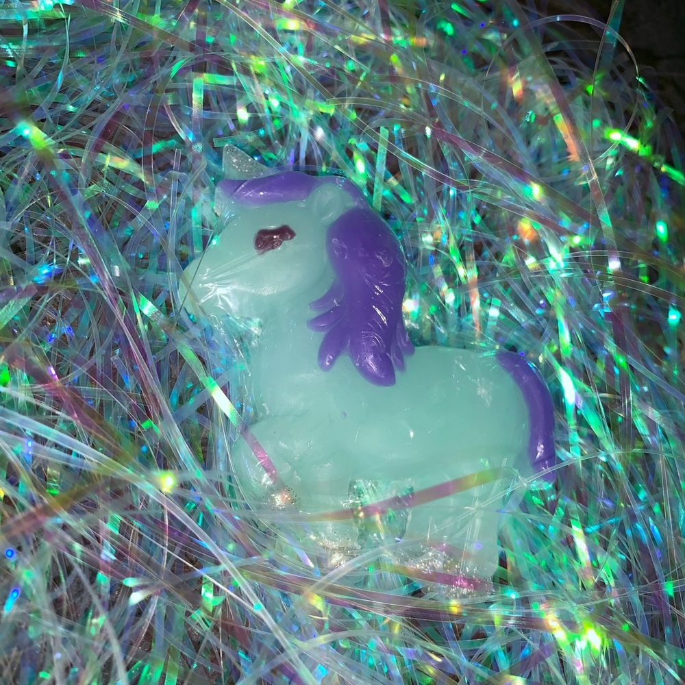 Adorable bath set 🛁🦄💚 - Picture 3 of 5